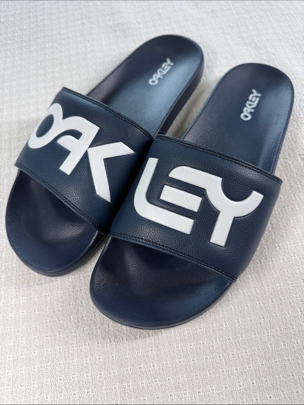 Oakley navy blue and white rubber slides size 14
